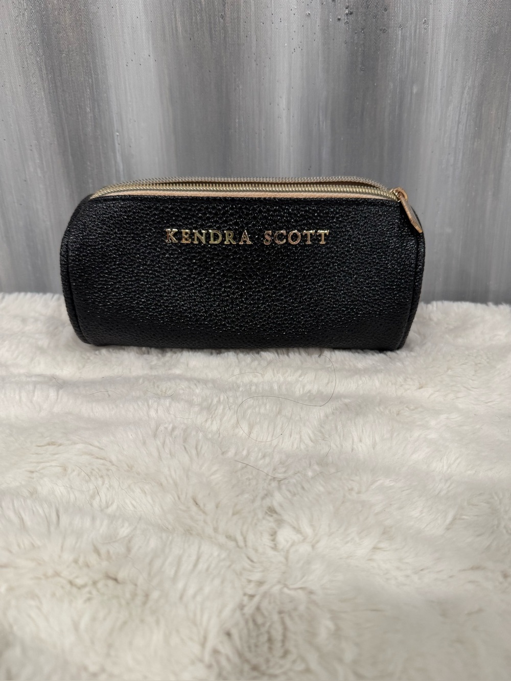 🔥5/$30 Kendra Scott Everyday Travel Case in Black Stingray